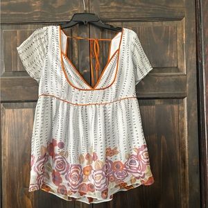 Anthropologie sweet neckline and beautiful fit so sad to see it go